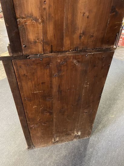 Sideboard two bodies in molded oak.
19th...