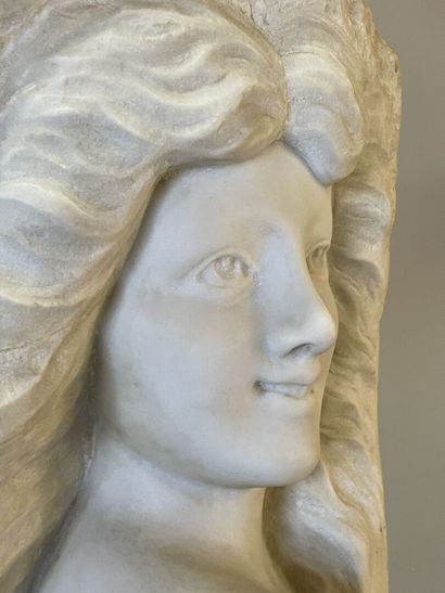 Ecole française vers 1900.
Buste de femme...