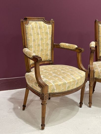 Pair of armchairs LXVI
88 x 59 x 52 cm. 