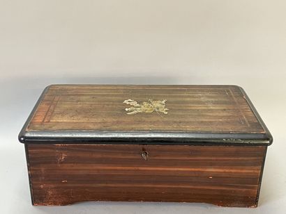 Music box with six tunes, patinated wood...