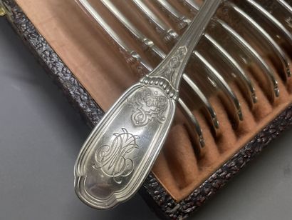 Suite de douze couverts à entremets en argent,...