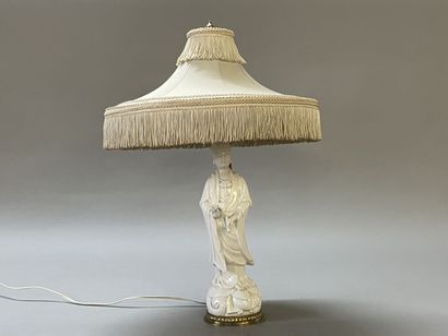Statuette en porcelaine blanche de Chine...