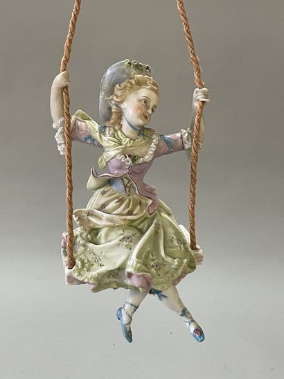 Jeune fille sur une balançoire
Statuette...