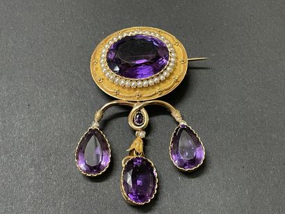 Important broche en or sertie d'une améthyste...