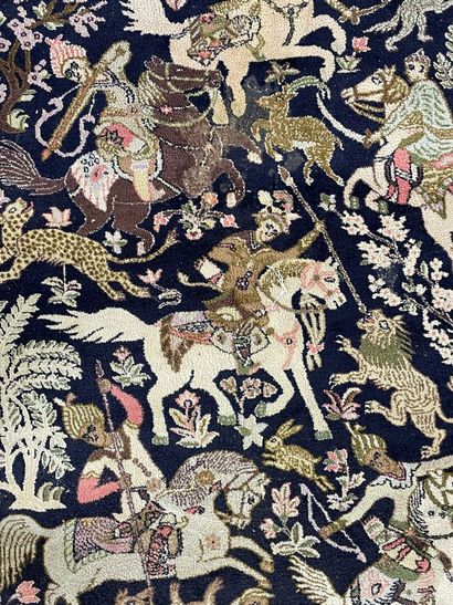 Ghoum carpet in silk and wool.
220 x 155...