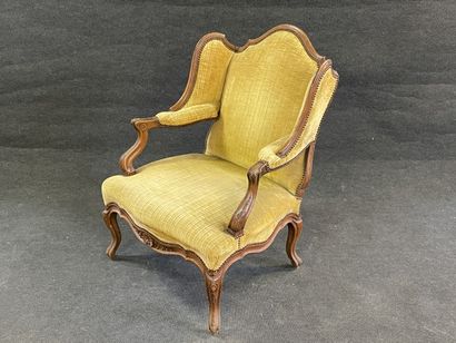 Armchair with ears in carved wood.
Louis...