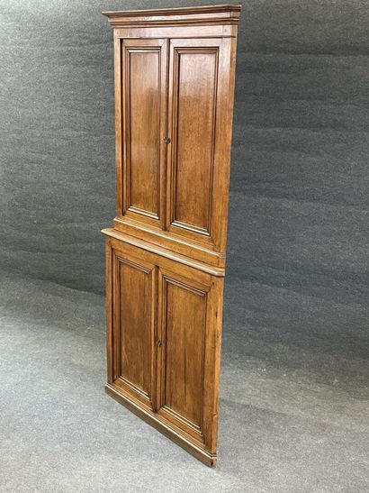 Sideboard two bodies in molded oak.
19th...