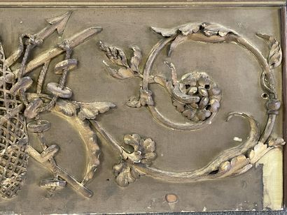 Element of wood carved, relief of fishing...
