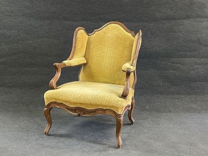 Armchair with ears in carved wood.
Louis...