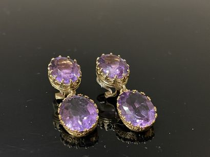 Paire de clips d'oreilles en or , serties...