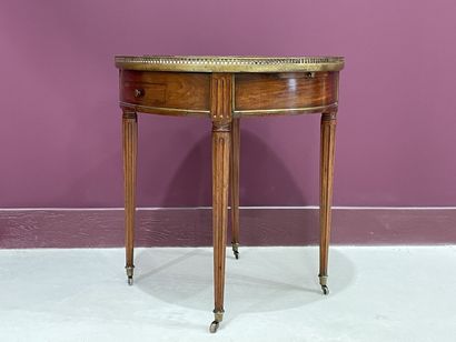 Hot water bottle table Louis XVI period
H....