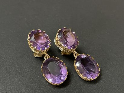 Paire de clips d'oreilles en or , serties...