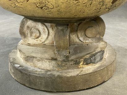 Paire de jardinières monumentales en terre...