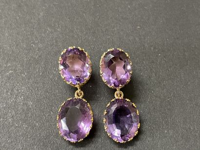 Paire de clips d'oreilles en or , serties...
