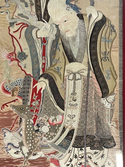 CHINE XIX°:
Grande tenture brodée de fils...