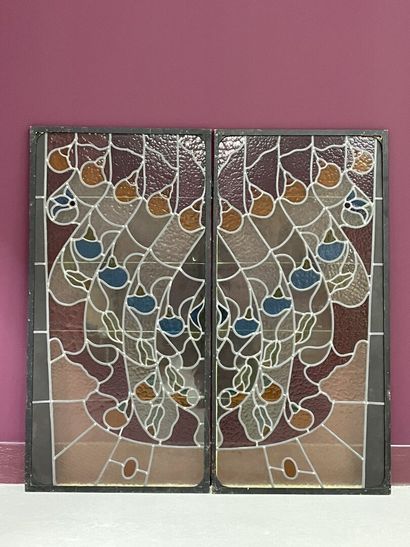 Deux vitraux.
130 x 65 cm
