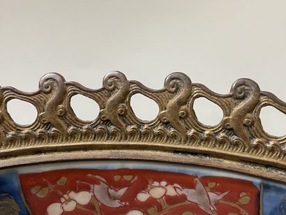Coupe en porcelaine japonaise, décor Imari,...