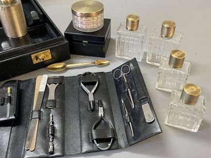 Luxueuse valise comprenant une mallette de...