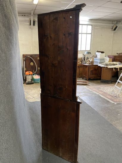 Sideboard two bodies in molded oak.
19th...