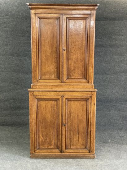 Sideboard two bodies in molded oak.
19th...