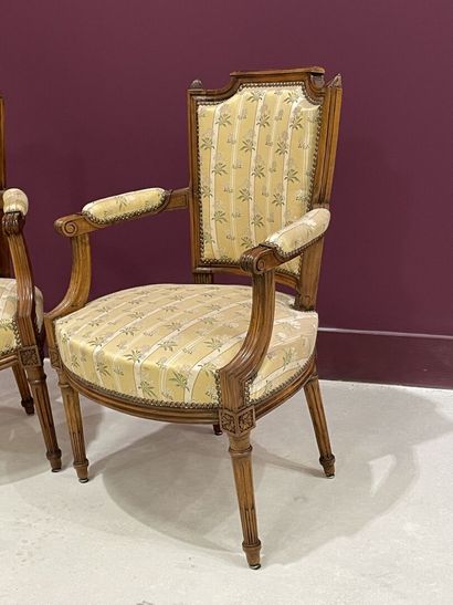 Pair of armchairs LXVI
88 x 59 x 52 cm. 