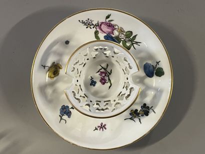 MEISSEN 18TH CENTURY
Porcelain cup with its...