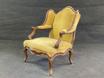 Armchair with ears in carved wood.
Louis...
