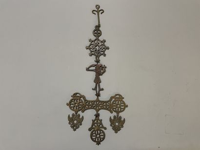Croix orthodoxe en métal patiné. 
Grèce début...