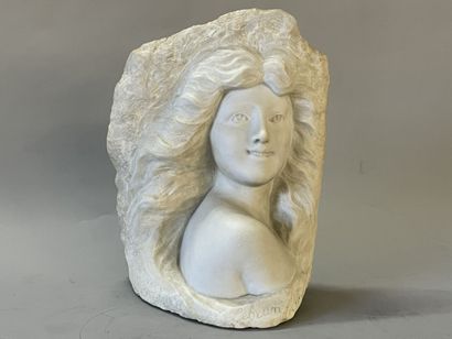 Ecole française vers 1900.
Buste de femme...