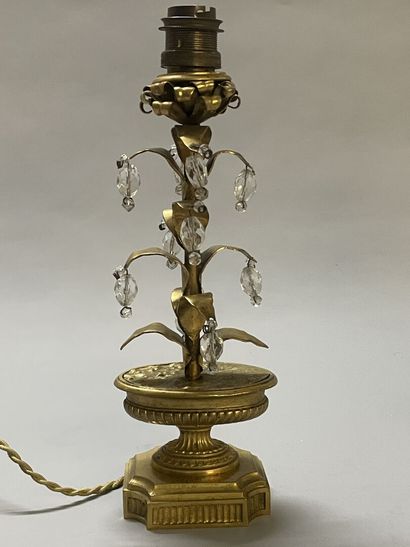 Paire de flambeaux en bronze, et pampilles,...