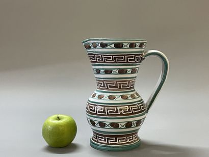 Robert PICAULT (1919-2000)
Pichet en faience...