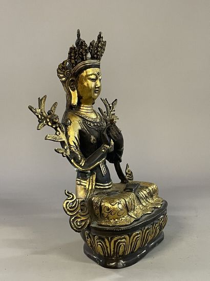 Buddha in gilded and patinated bronze. 
Tibet...