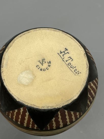 CIBOURE VE
Vase with decoration of cowherd...