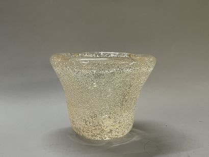 BIOT Vase en verre bullé ambré.
16 x 22 cm....