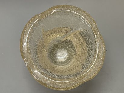 BIOT Vase en verre bullé ambré.
16 x 22 cm....