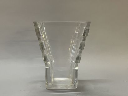 Jean LUCE (1895-1964)
Vase in thick crystal,...