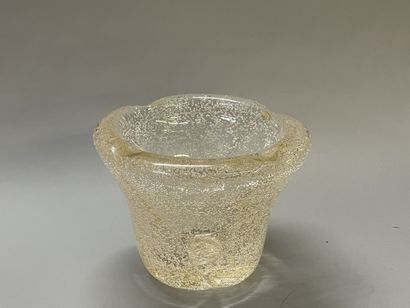 BIOT Vase en verre bullé ambré.
16 x 22 cm....