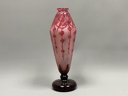 Le Verre Français
Grand vase sur piedouche...