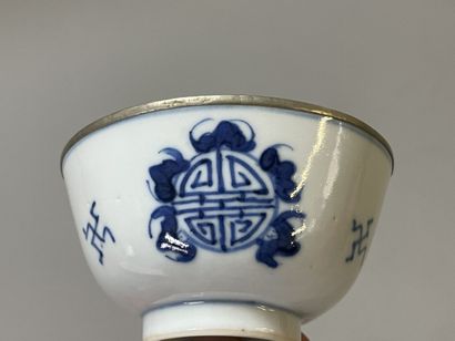 Two porcelain cups for the Vietnamese market.
19TH...