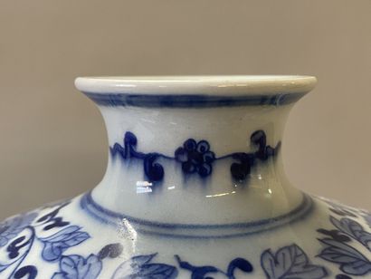 Porcelain meiping vase from China. 
XXTH...