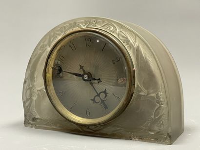 René LALIQUE (1860-1945) pour AT0
Pendule...