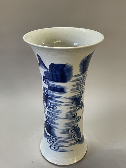 Large porcelain vase of China decorated with...
