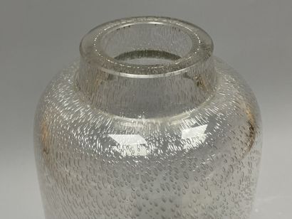 Grand vase oblong en verre bullé.
H: 38 ...