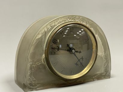 René LALIQUE (1860-1945) pour AT0
Pendule...