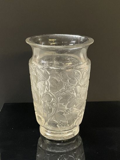 LALIQUE France, 
Vase en cristal soufflé-moulé,...