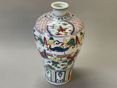 Porcelain meiping vase from China. XXTH CENTURY
H....