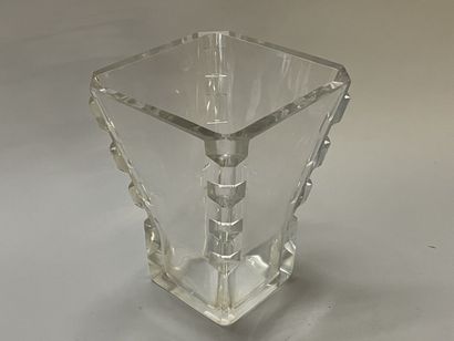 Jean LUCE (1895-1964)
Vase in thick crystal,...