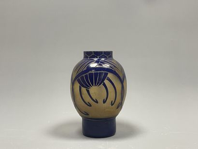 Le Verre Français.
Vase en verrre multicouche...