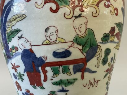 Porcelain meiping vase from China. XXTH CENTURY
H....