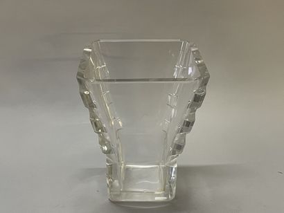 Jean LUCE (1895-1964)
Vase in thick crystal,...